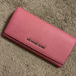 MK wallet Pink
